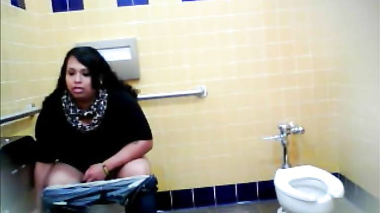 Lovely Brazilian fattie gets recorded urinating hard in a public restroom