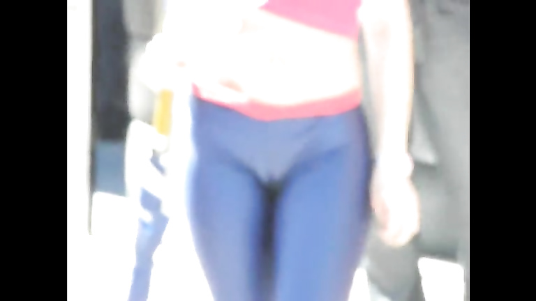 Extraordinary cameltoe on a cute girl in public