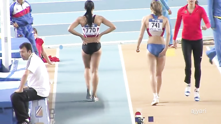 Long jump babe with a great ass in spandex