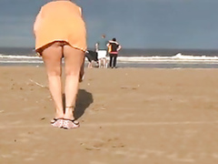 My wife exposes her vagina on the beach