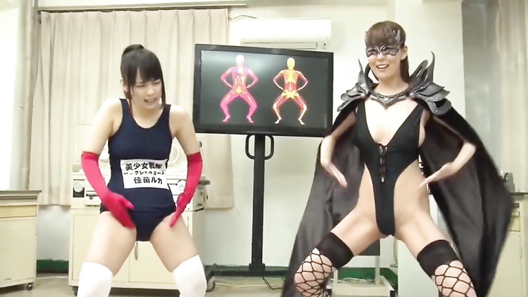 Weird Japanese fetish clip with women in spandex