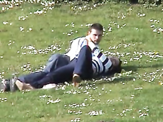 Handjob in the park for her lucky boyfriend