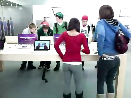 Fine ass girl in tights at the Apple Store