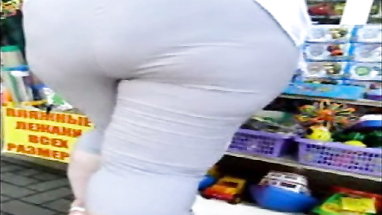 Russian BBW on the street has a fat ass in tight pants